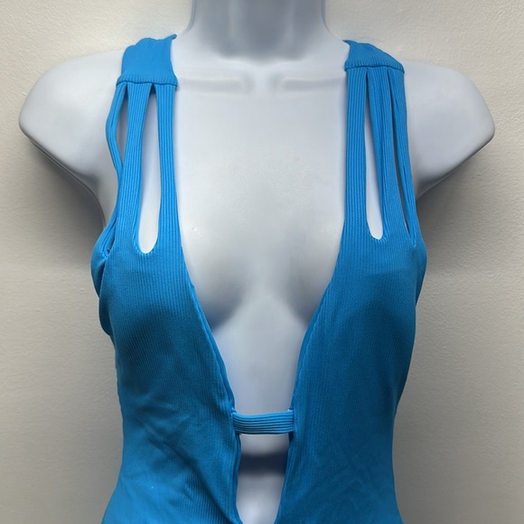 Becca Swim Suit One Piece Fine Line Rib Skylar Plunge Waterfall Blue Size Medium - Picture 10 of 13